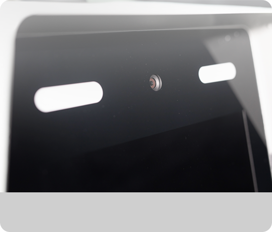 双侧摄像头细节